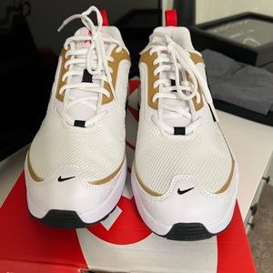 Nike Woman’s air max AP size 10 never worn!